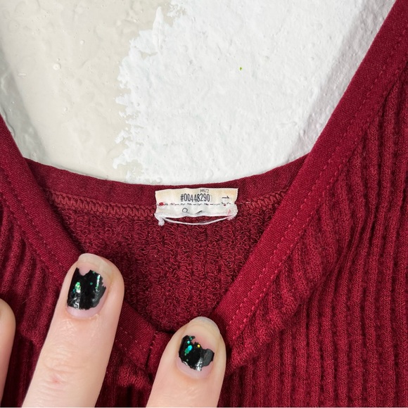 Forever 21 Red V Neck Crop Top, Size Medium - Picture 3 of 3